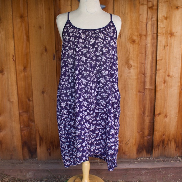 100% Cotton Blue & White Thin Strap Floral Nightgown Size M Doen Style - Picture 1 of 10